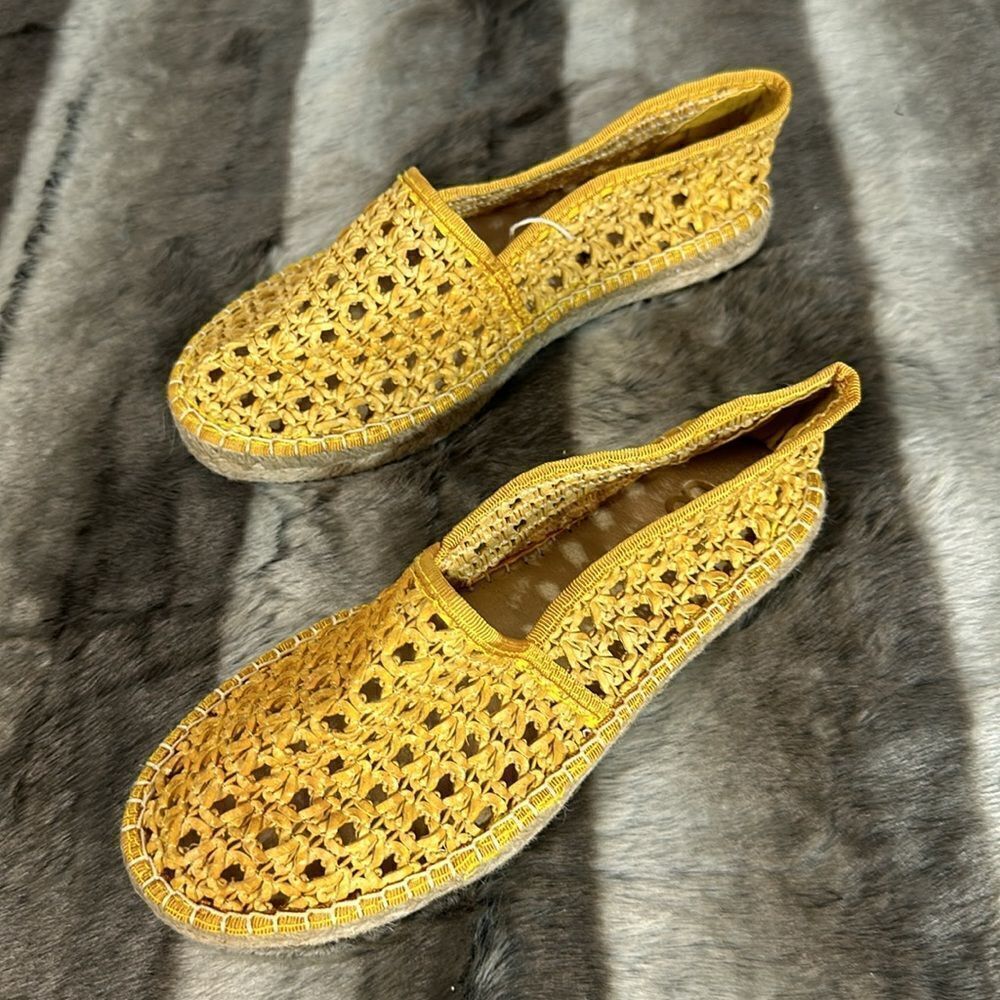 Perfect Summer Slippers! - Picture 2 of 7